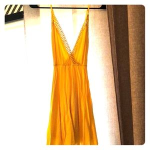Forever 21 summer yellow dress in good conditions.